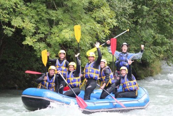 Enterrement de vie de garçon rafting en Savoie - AN Rafting