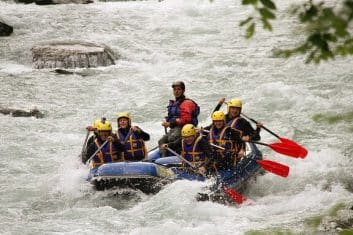 Journée-eau-vive-spéciale-CE-en-Savoie